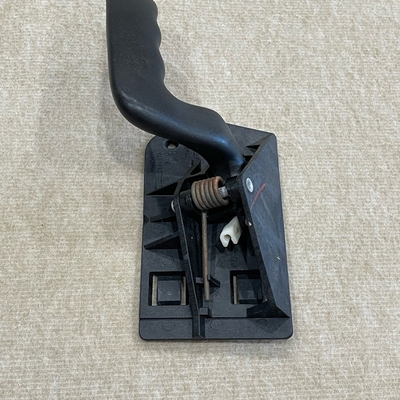 Chevy Silverado 1500 Tahoe GMC Sierra Yukon Driver Left Side Inner Door Handle - Picture 3 of 10